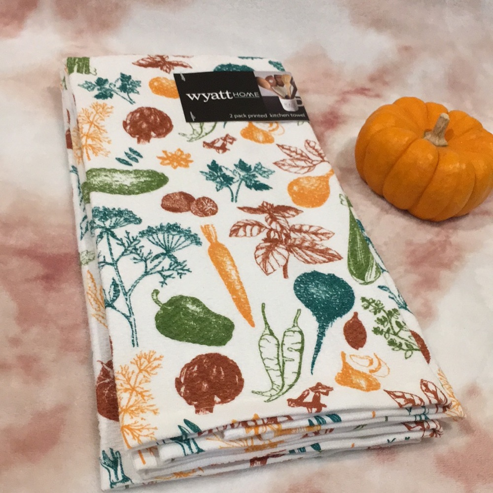Wyatt Home Autumn Vegitable Kitchen Towel Set of Two NWT 16X26” %100 Cotton